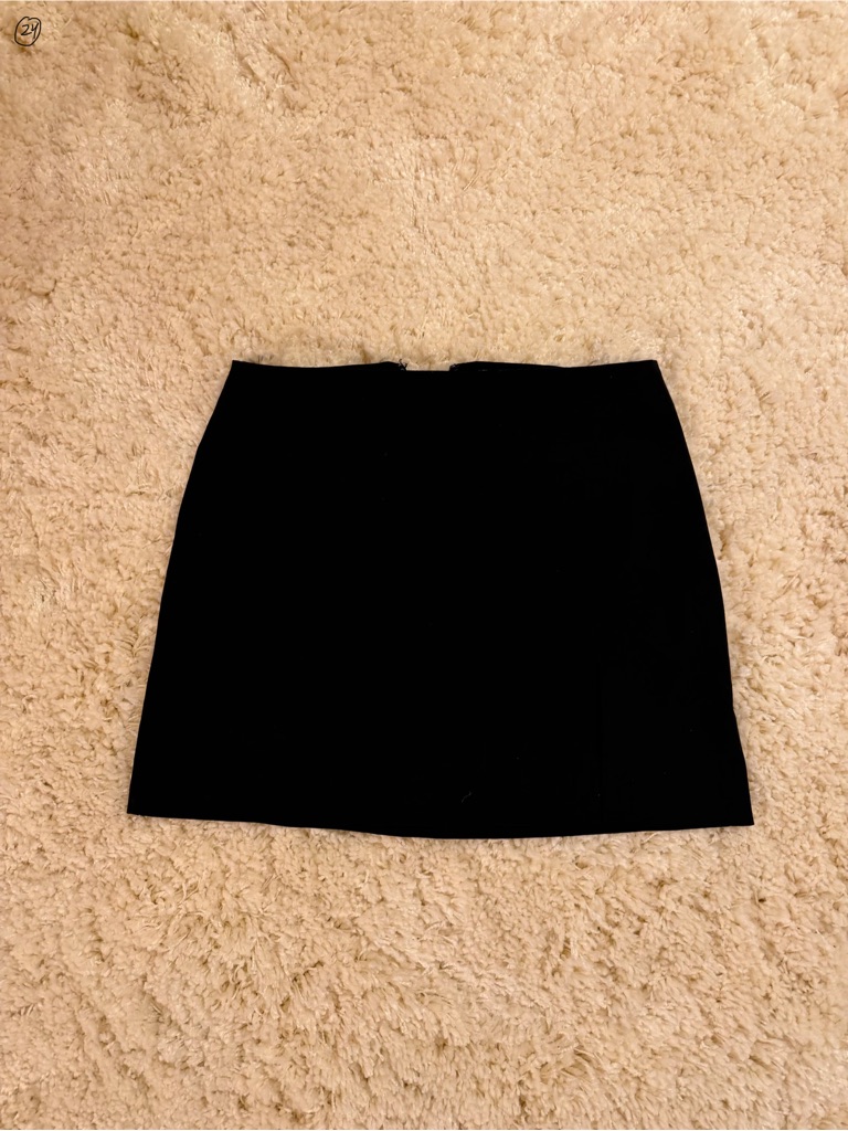 Aritzia Black Mini Skirt - Sleek Straight Cut